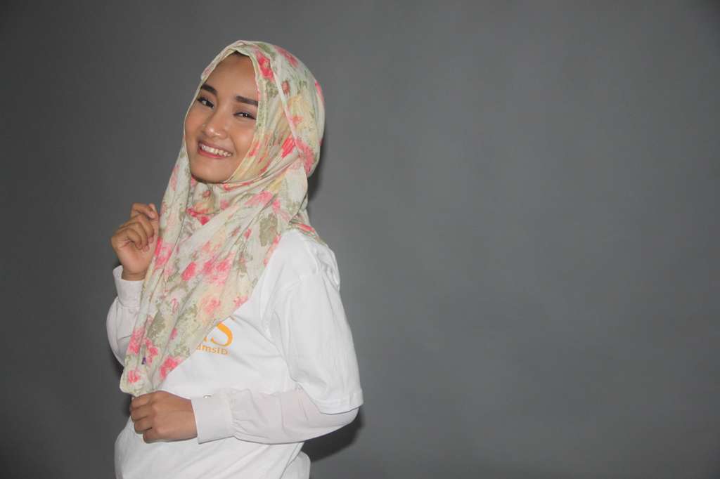  Gaya Hijab Kasual Fatin Shidqia Lubis