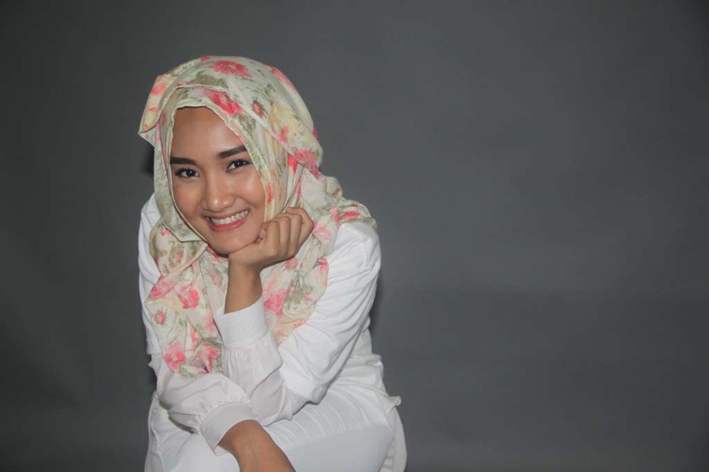 Gaya Hijab Kasual Fatin Shidqia Lubis