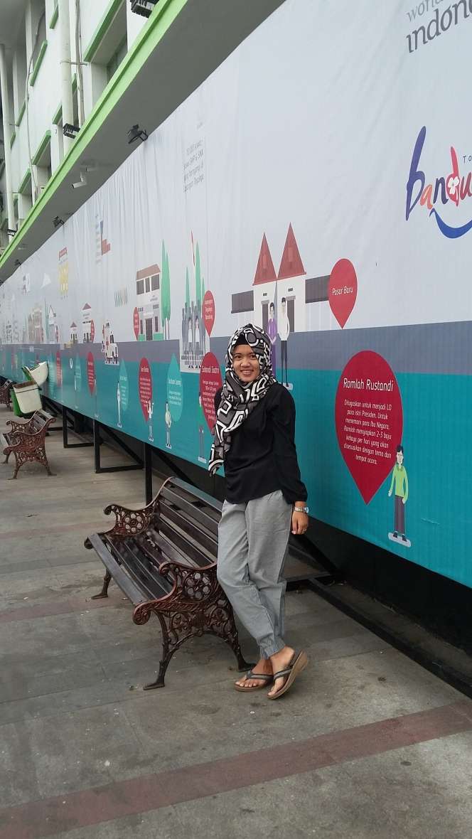 #HOTD: Hijab Monokrom Santai Vicky Ria