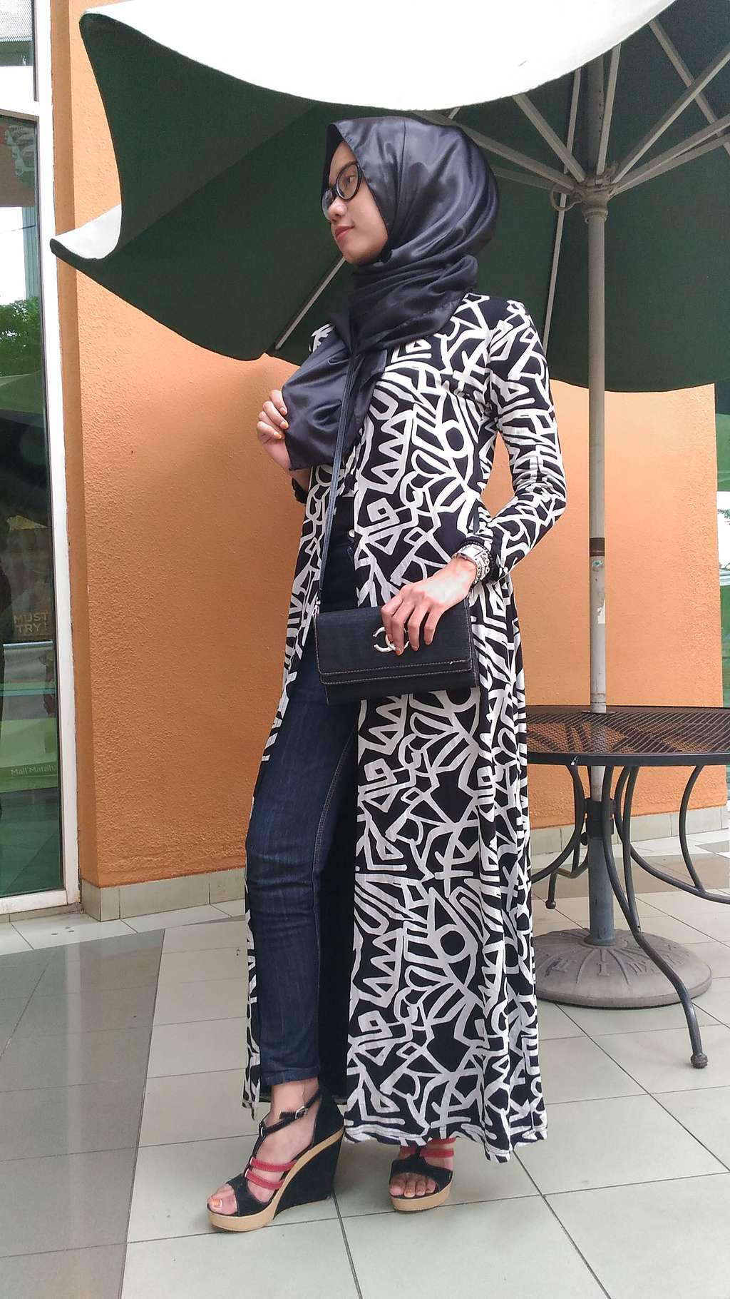 #HOTD: Long Cardi Norma Dwi, Hujan Tetap Stylist