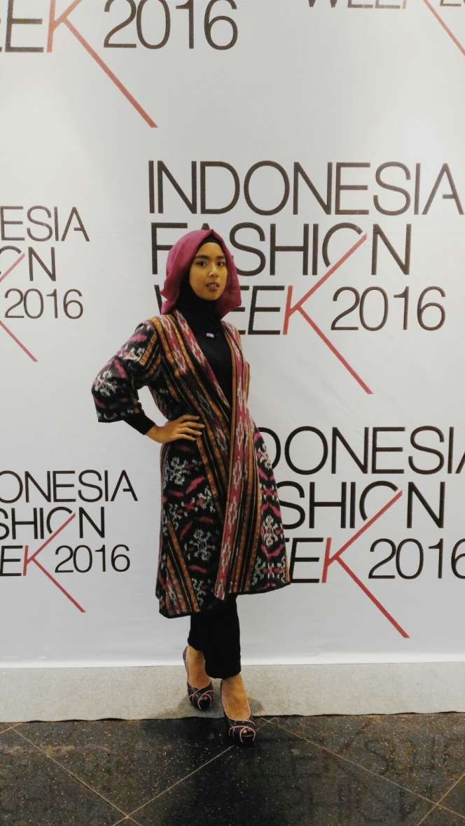 #HOTD: `Outer` Tenun Banjarmasin Vania Eka Putri