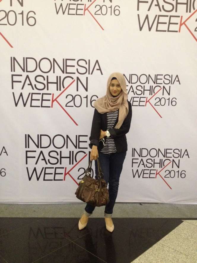 #HOTD: Gaya Hijab Menawan Devi Syaraswati