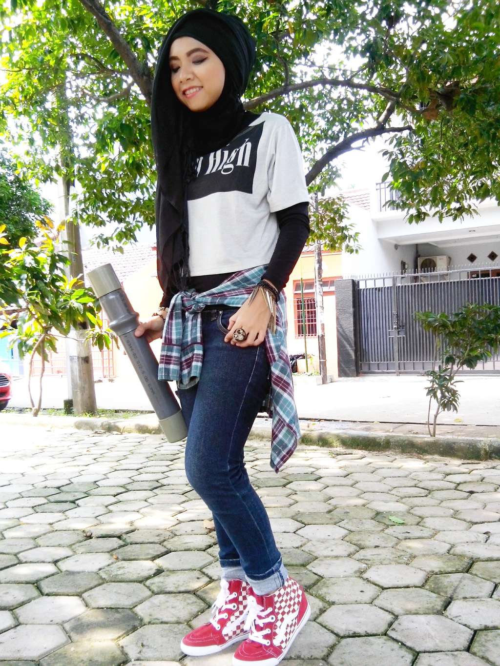 #HOTD: Hijab Hitam, Andalan Erda Nurwidiyani