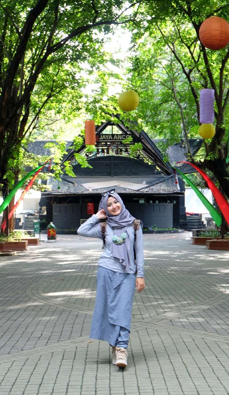 #HOTD: Tonjolkan Sisi `Sporty` Haris Annisari 