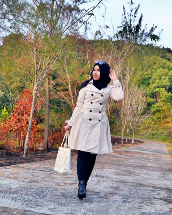 #HOTD: Tampilan Stylish `Dress Coat` Nilla Ratu