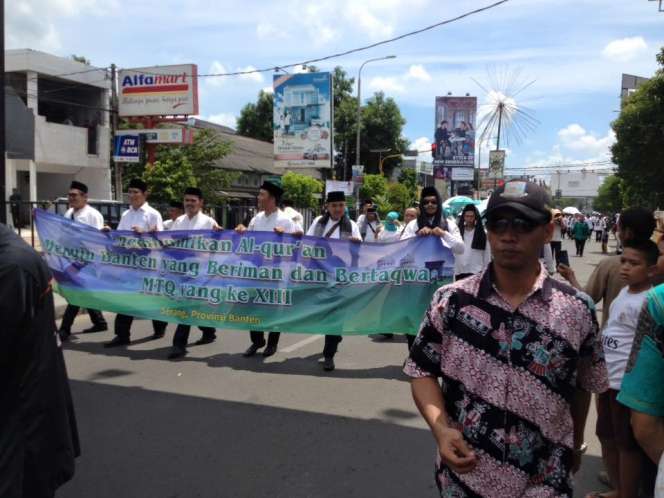 Alquran Raksasa Meriahkan Pawai MTQ Serang