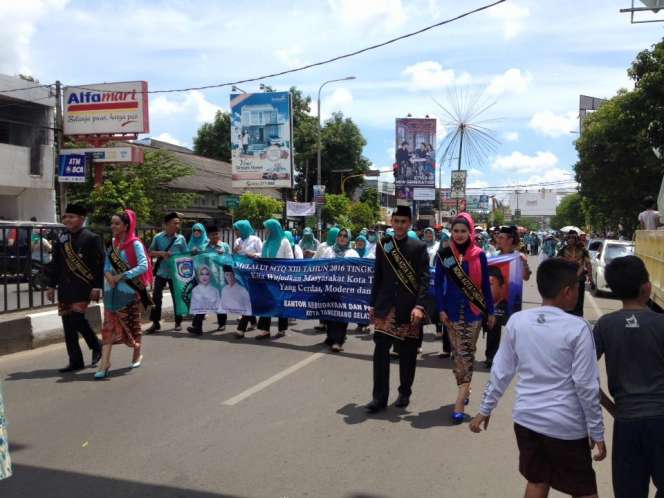 Alquran Raksasa Meriahkan Pawai MTQ Serang
