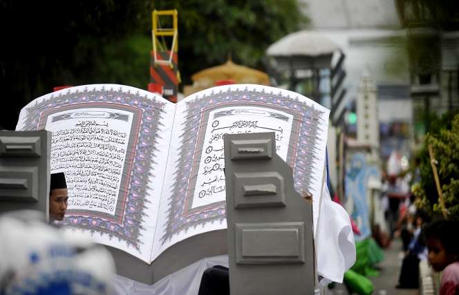 Alquran Raksasa Meriahkan Pawai MTQ Serang