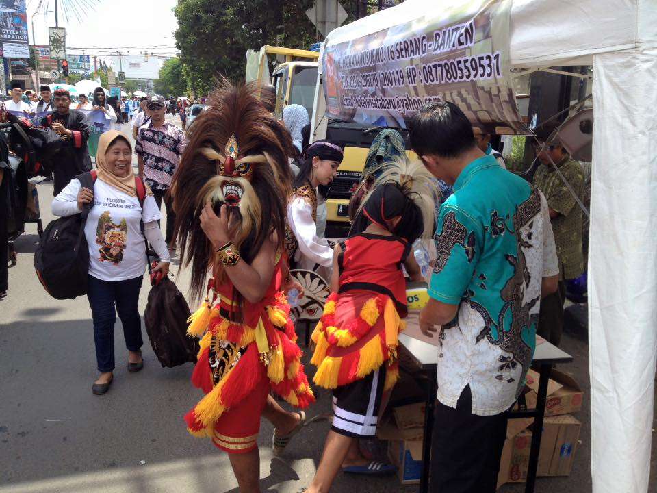 Alquran Raksasa Meriahkan Pawai MTQ Serang