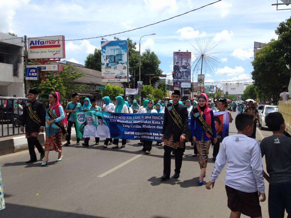 Alquran Raksasa Meriahkan Pawai MTQ Serang