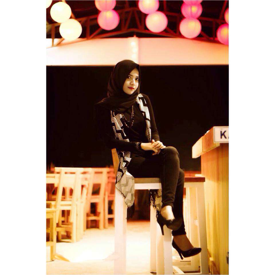 #HOTD: Hitam Elegan Aulia Rosi Asmarani