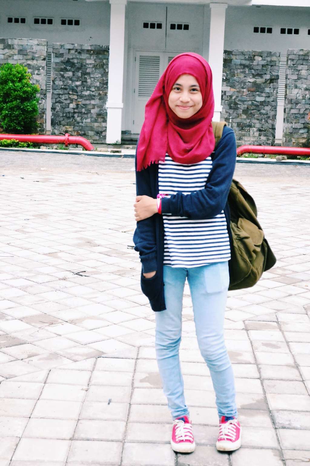 #HOTD: Gaya Busana Hijab Mahasiswi Jurnalistik Lenny Nasution