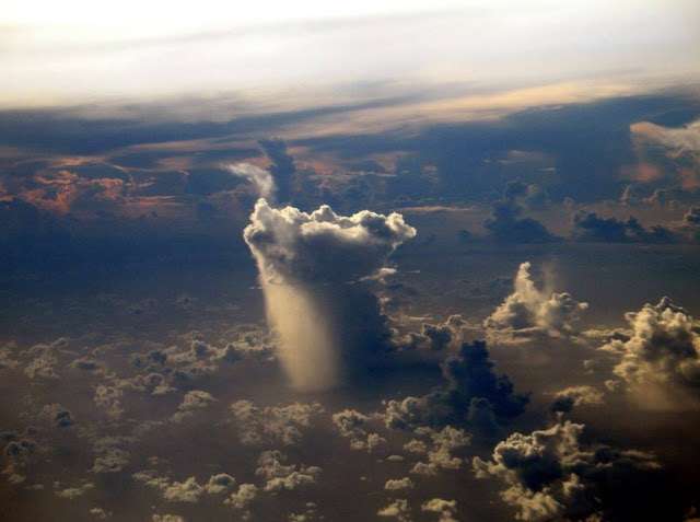 Keren! Gumpalan Awan Hujan dari Udara
