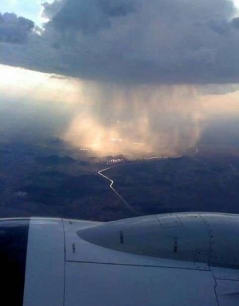 Keren! Gumpalan Awan Hujan dari Udara