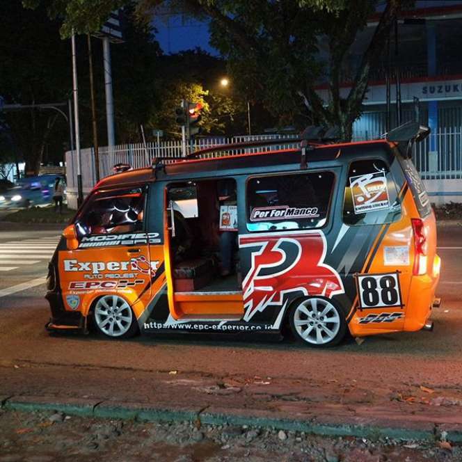Naik Mobil Balap Cuma Rp 2000, di Sini Tempatnya...