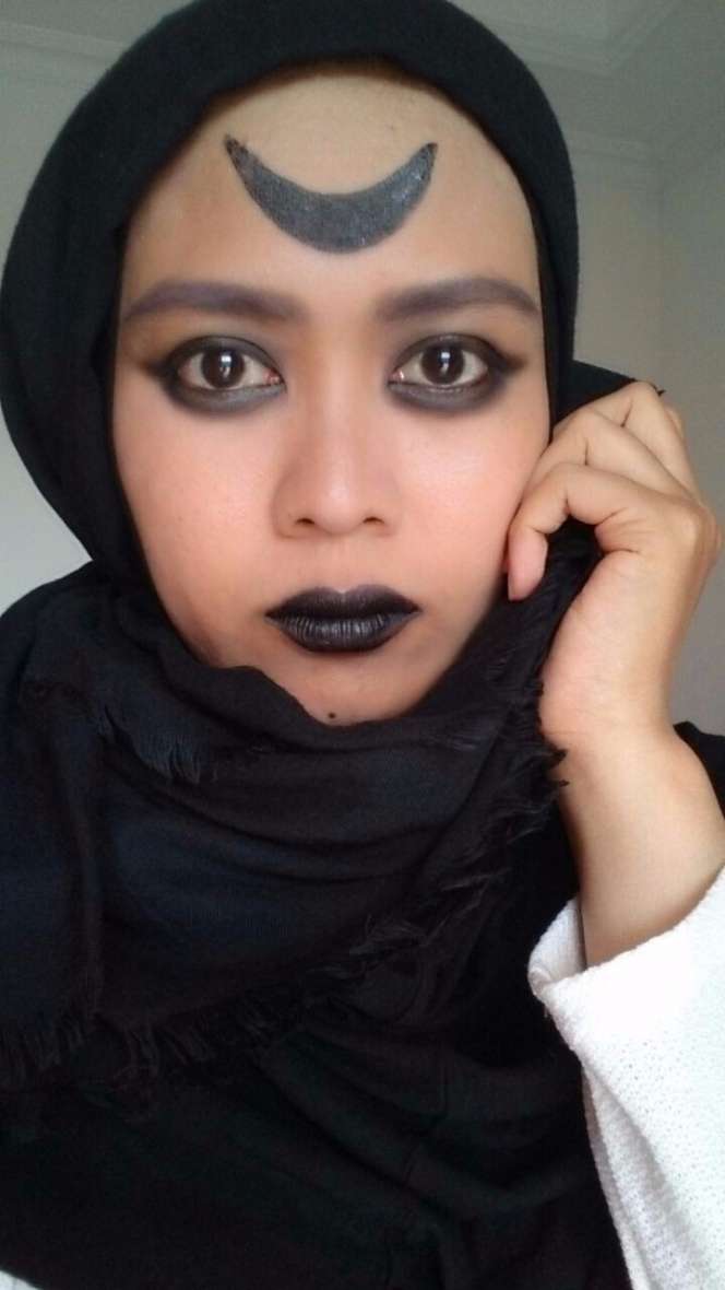 Inspirasi Riasan `Gothic` Hijaber