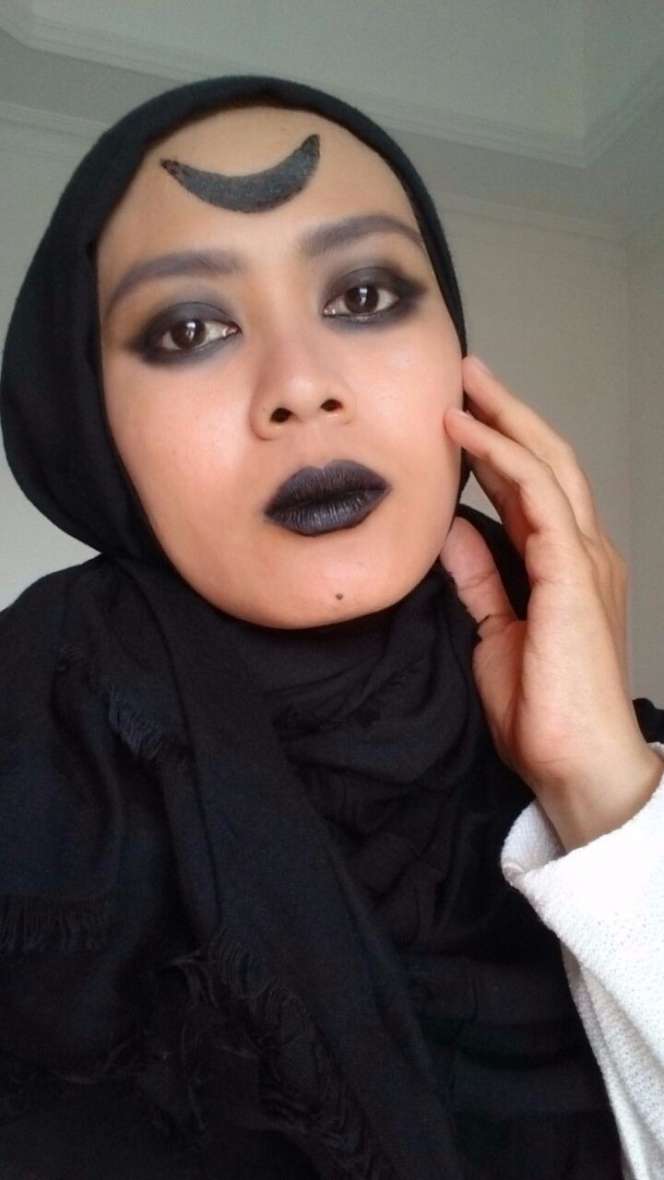 Inspirasi Riasan `Gothic` Hijaber