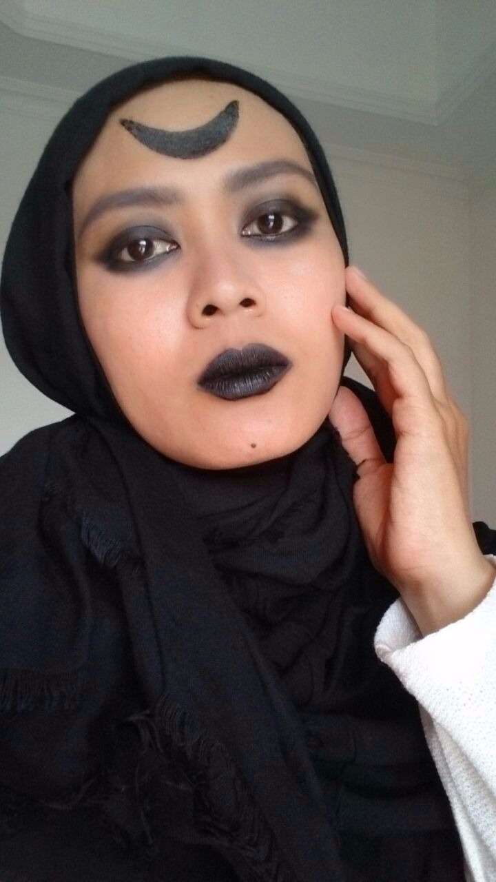 Inspirasi Riasan `Gothic` Hijaber