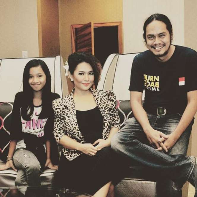 Momen Singkat Kebersamaan Dea Mirella dan Mendiang Buah Hati