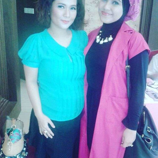 Momen Singkat Kebersamaan Dea Mirella dan Mendiang Buah Hati
