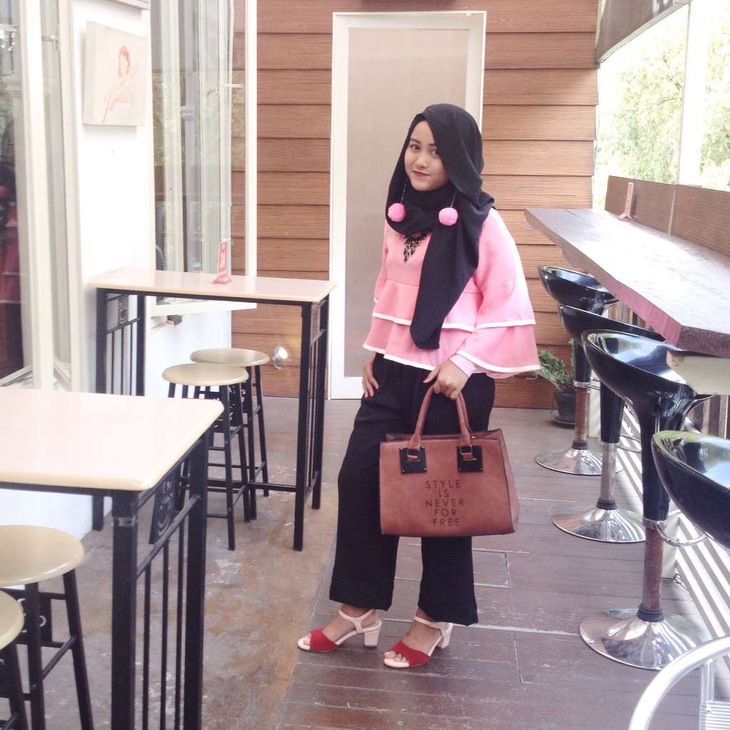 #HOTD: Paduan Merah Muda Ceria Atik Maisaro