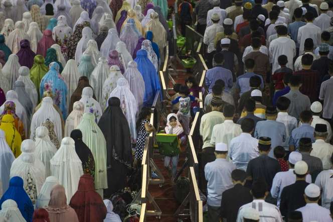 Subhanallah, Indahnya Tarawih Pertama di Penjuru Indonesia