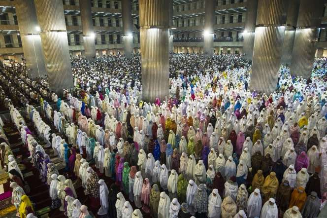 Subhanallah, Indahnya Tarawih Pertama di Penjuru Indonesia