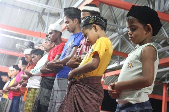 Subhanallah, Indahnya Tarawih Pertama di Penjuru Indonesia