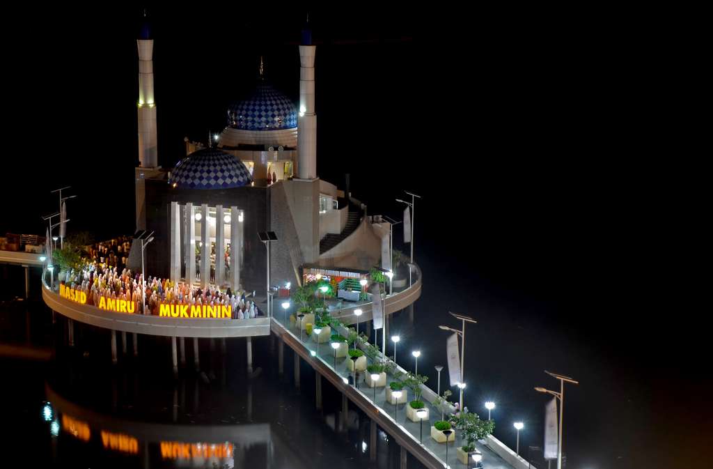 Subhanallah, Indahnya Tarawih Pertama di Penjuru Indonesia