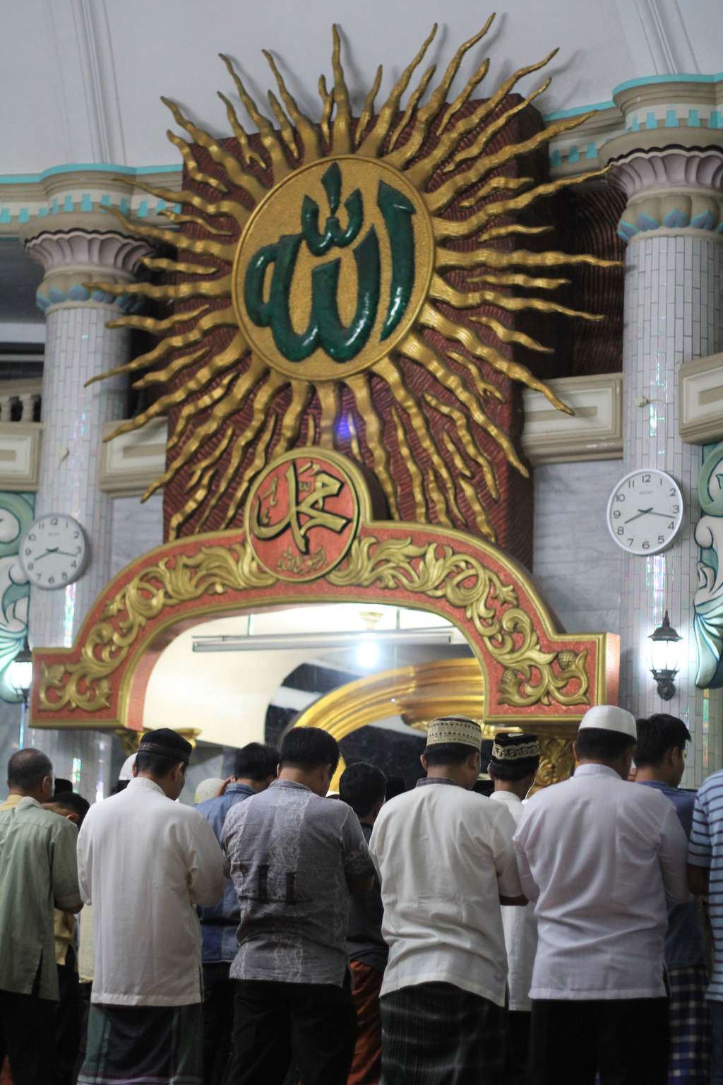 Subhanallah, Indahnya Tarawih Pertama di Penjuru Indonesia