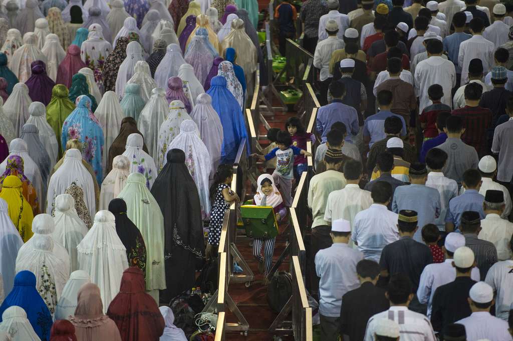 Subhanallah, Indahnya Tarawih Pertama di Penjuru Indonesia