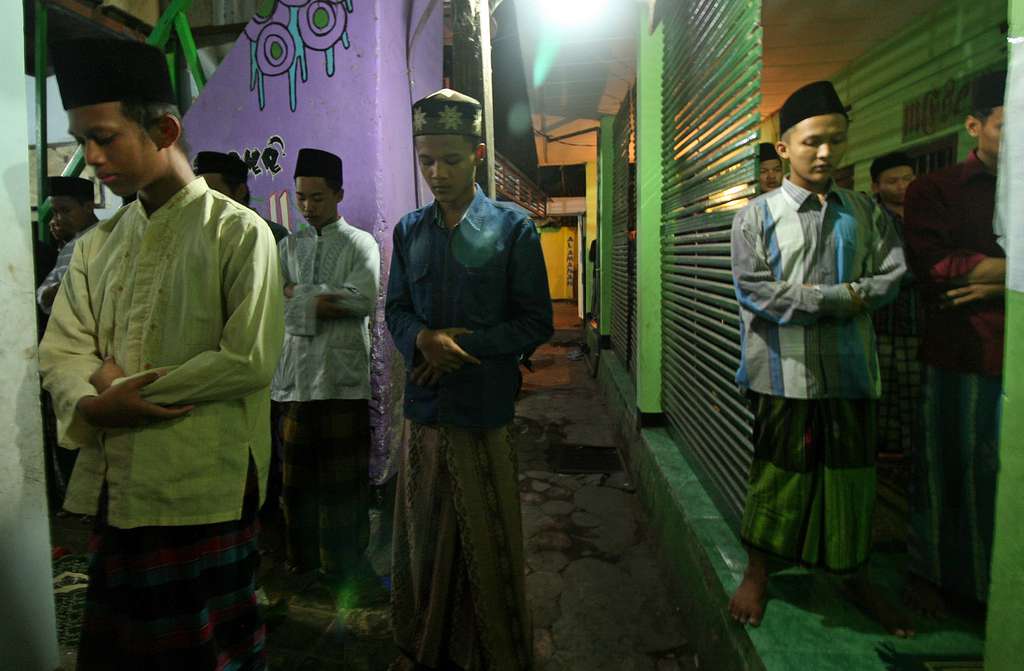 Subhanallah, Indahnya Tarawih Pertama di Penjuru Indonesia