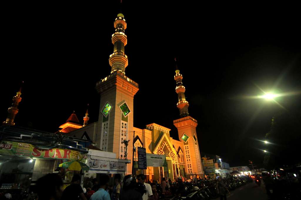 Deretan Masjid Bersejarah, Unik, dan Indah