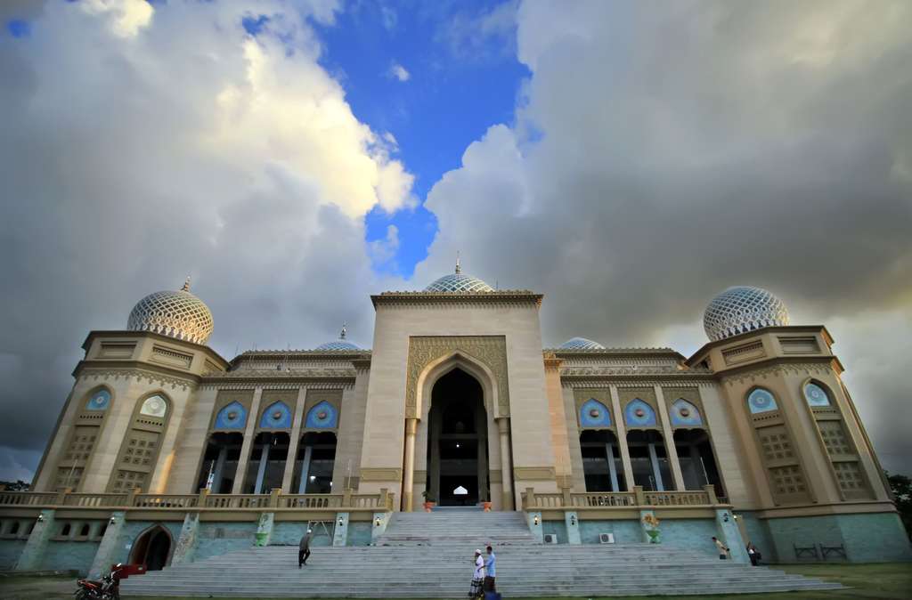 Deretan Masjid Bersejarah, Unik, dan Indah