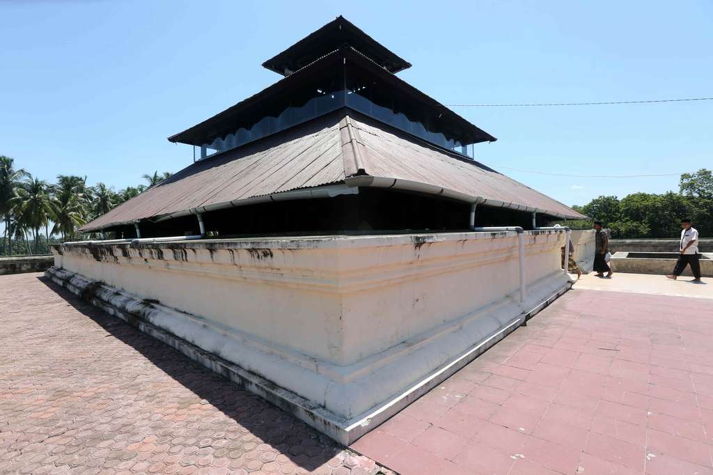 Deretan Masjid Bersejarah, Unik, dan Indah