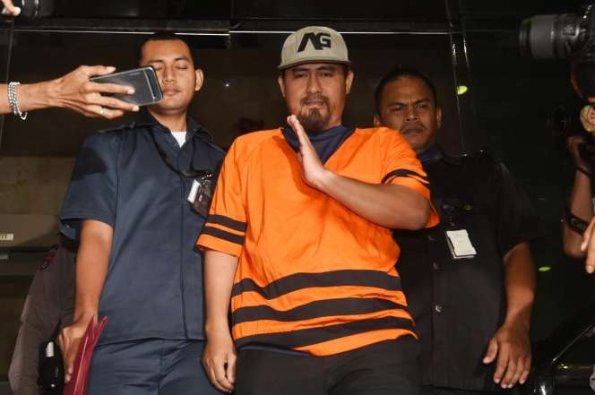 Penampakan Kakak Saipul Jamil Berbaju Tahanan KPK