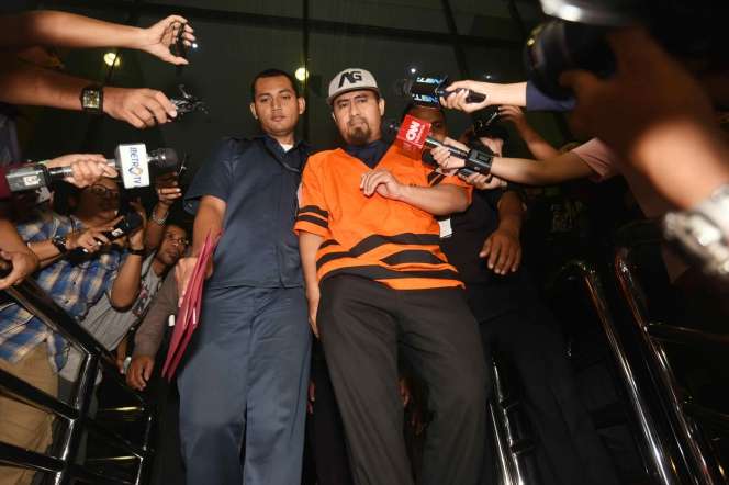 Penampakan Kakak Saipul Jamil Berbaju Tahanan KPK