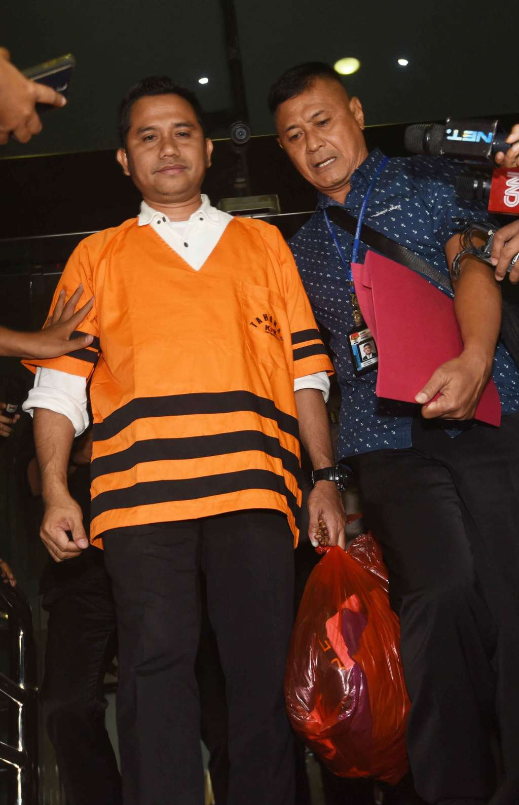 Penampakan Kakak Saipul Jamil Berbaju Tahanan KPK
