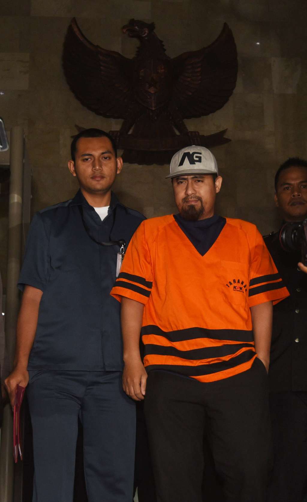 Penampakan Kakak Saipul Jamil Berbaju Tahanan KPK