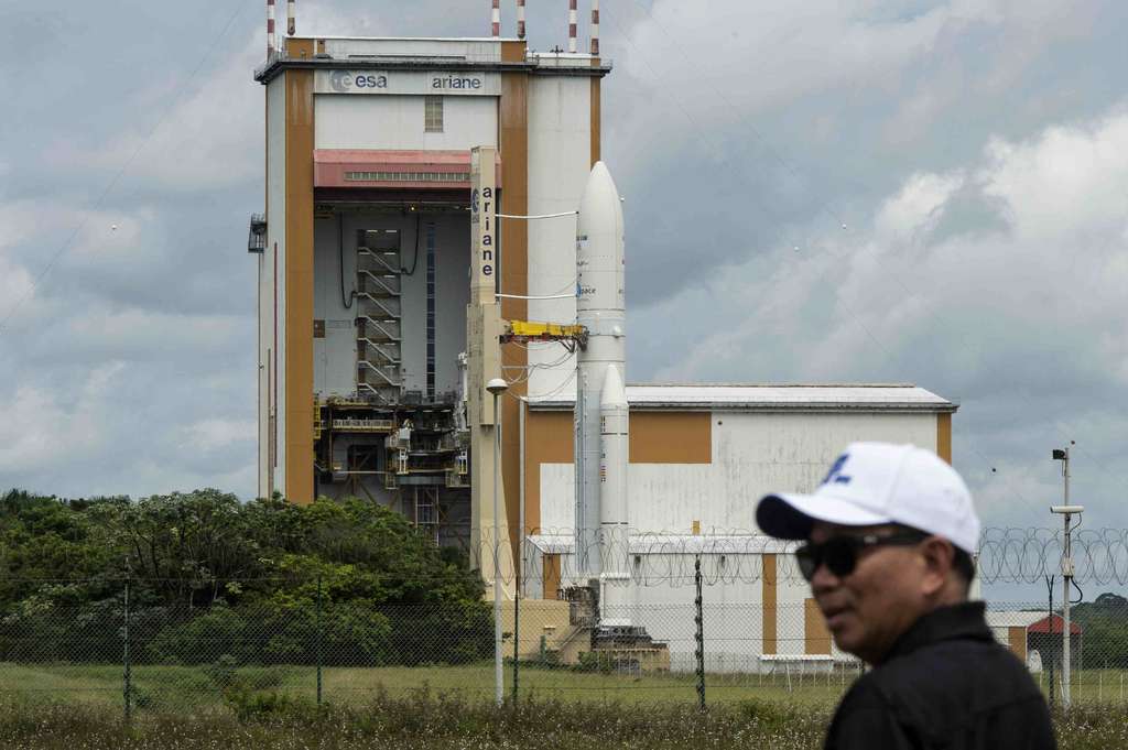 BRIsat, Satelit Perbankan Pertama di Dunia Diluncurkan