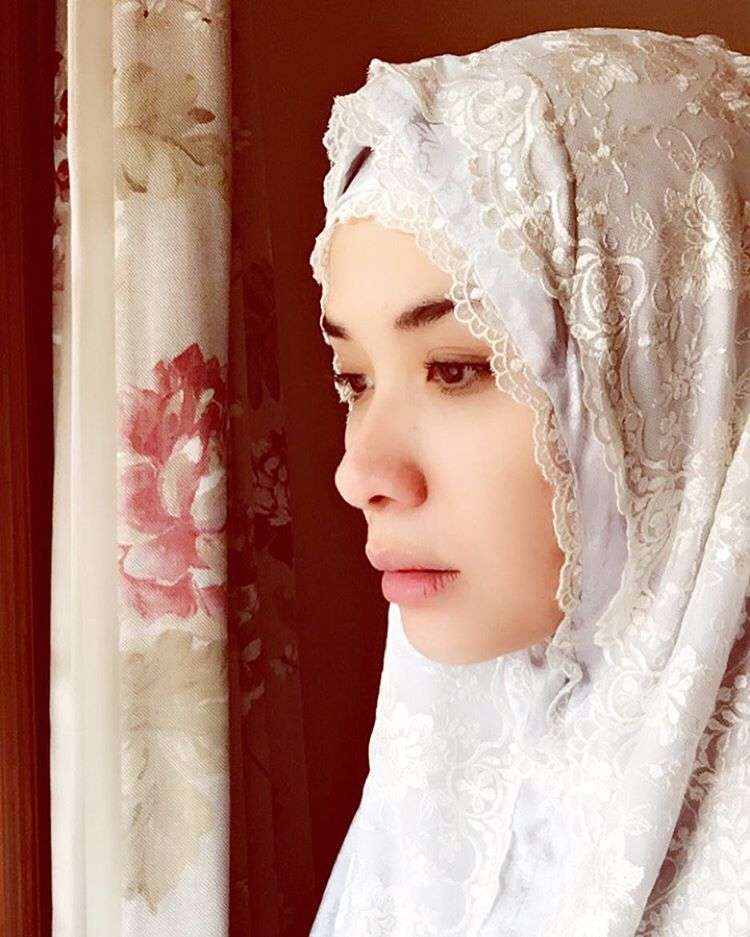 6 Seleb Cantik Tanah Air yang Akhirnya Memilih Islam