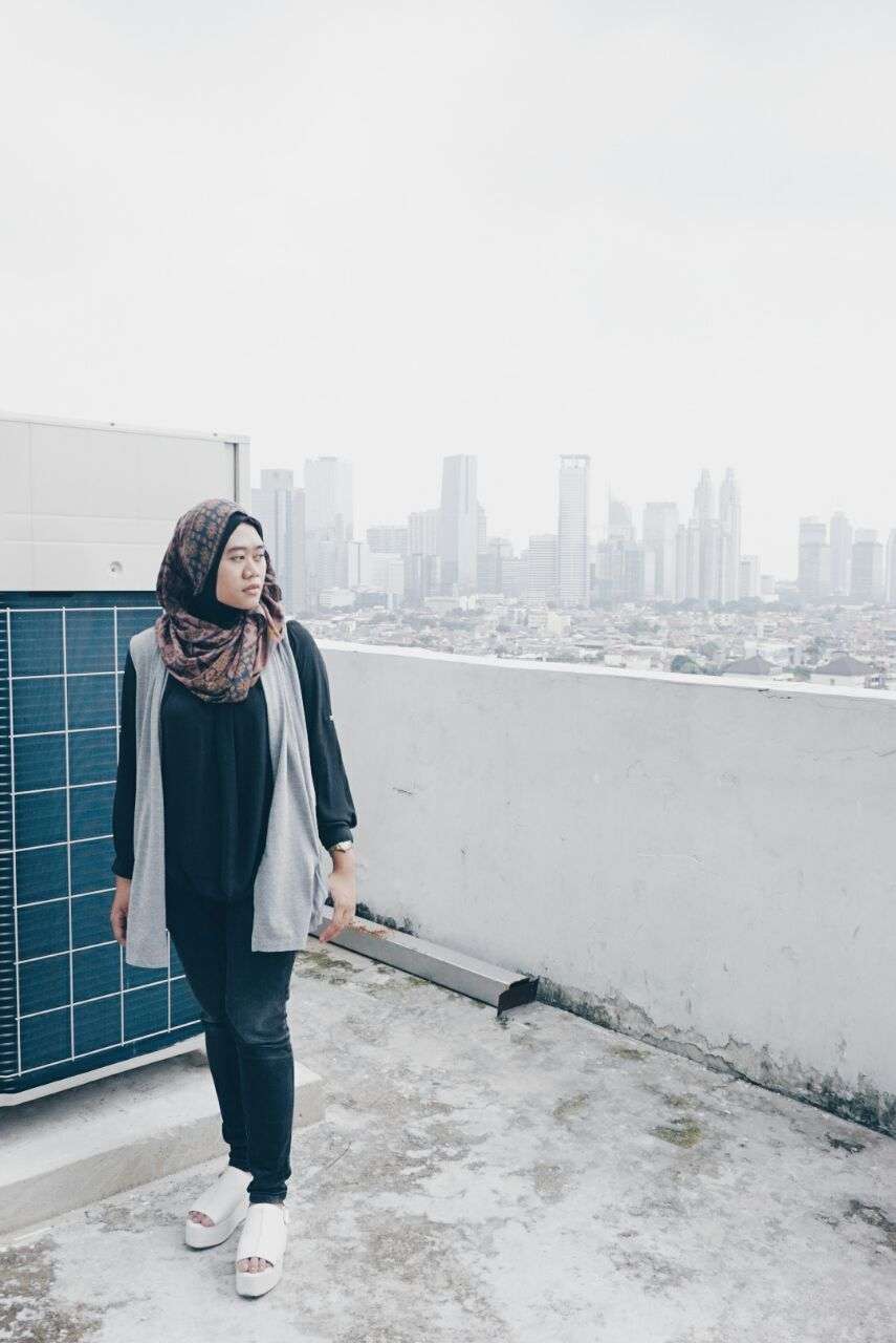 #HOTD: Simpel Trendi dengan `Vest` Uti Nantika