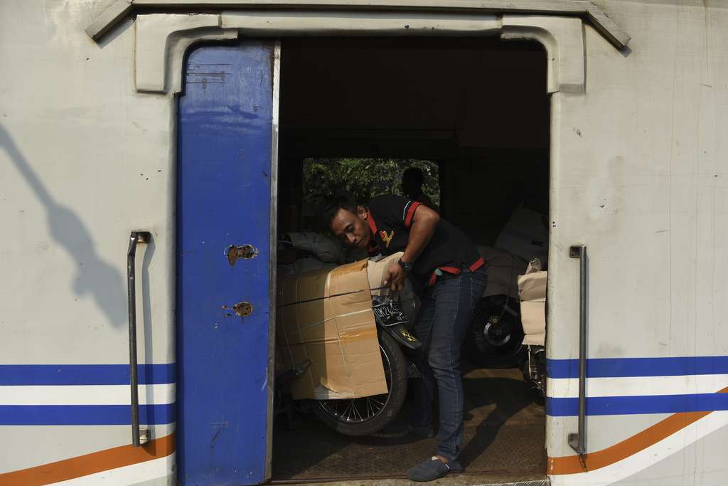 Penampakan Kereta Gratis Pengangkut Motor Pemudik