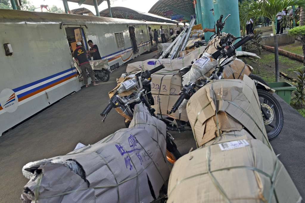 Penampakan Kereta Gratis Pengangkut Motor Pemudik