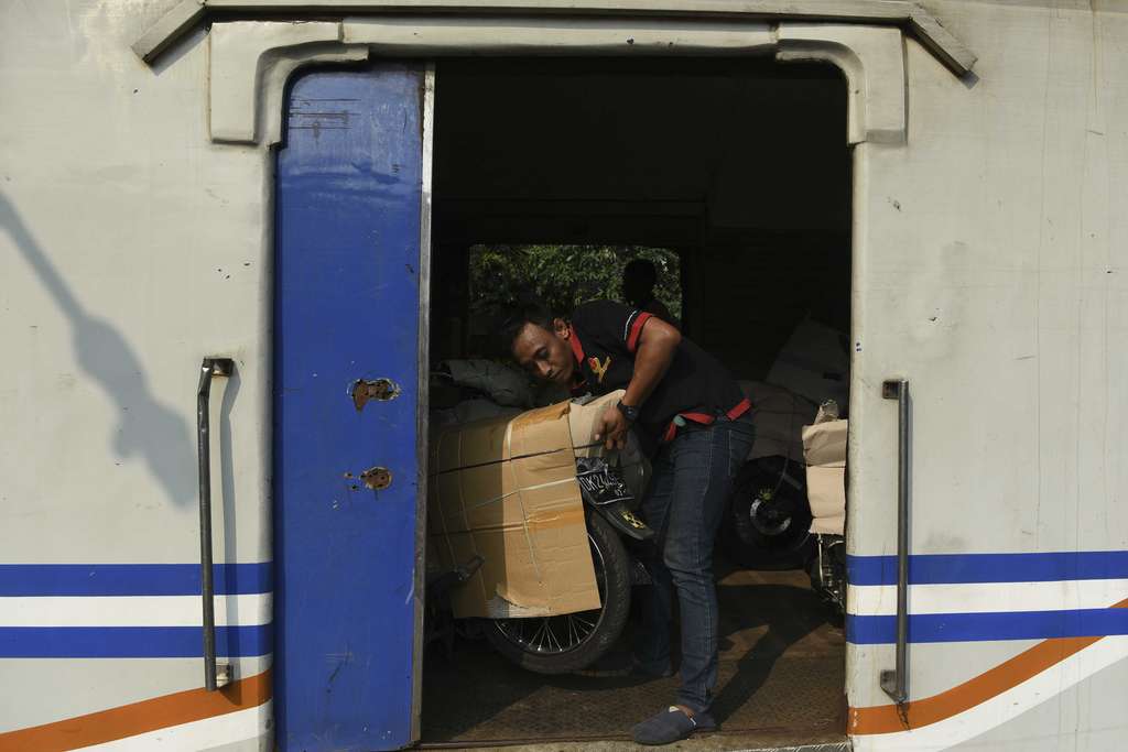 Penampakan Kereta Gratis Pengangkut Motor Pemudik