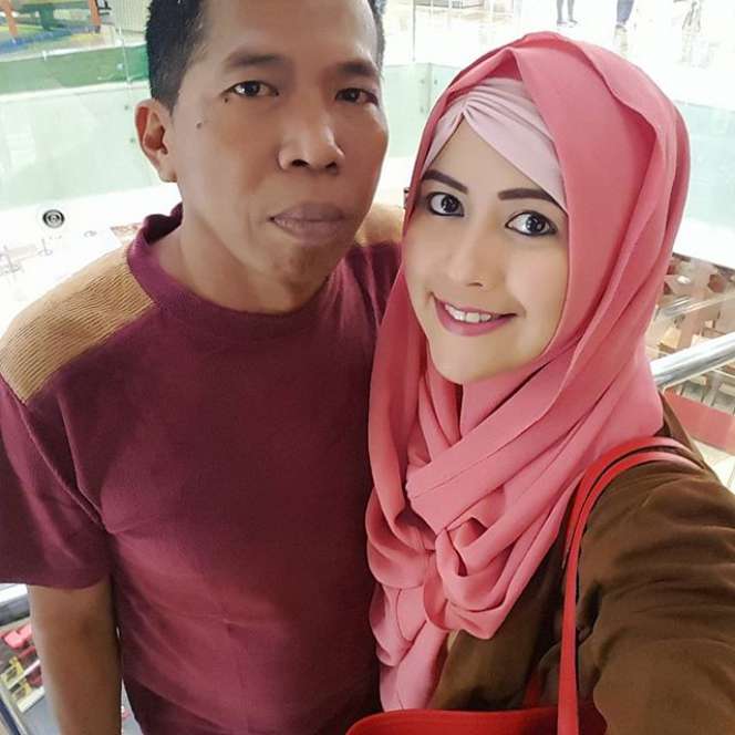 Dulu Seksi, Istri Kedua Kiwil Berhijab Kini Panen Pujian