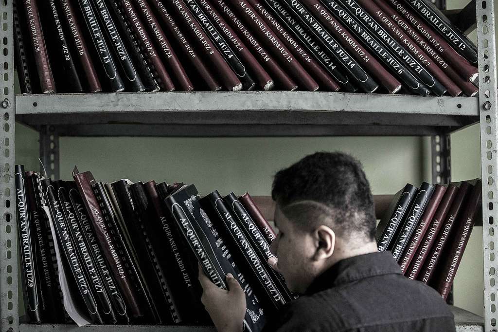 Alquran Braille dari Serpong