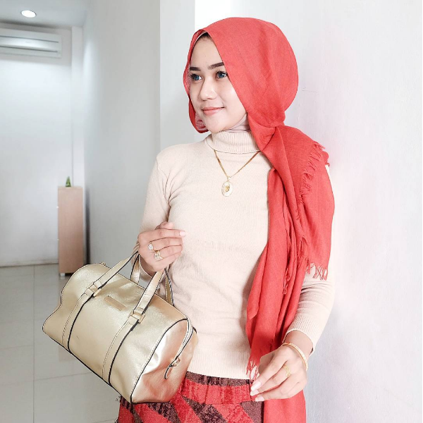 Guru SD Cantik Idola Warga Serang