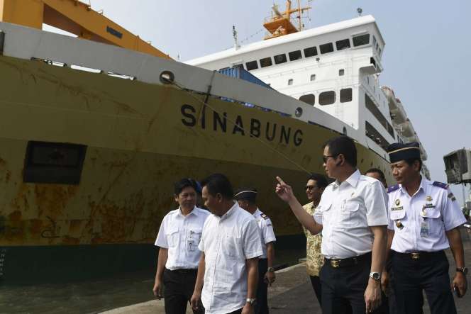 Menteri Jonan Tinjau Kesiapan Mudik di Darat dan Laut