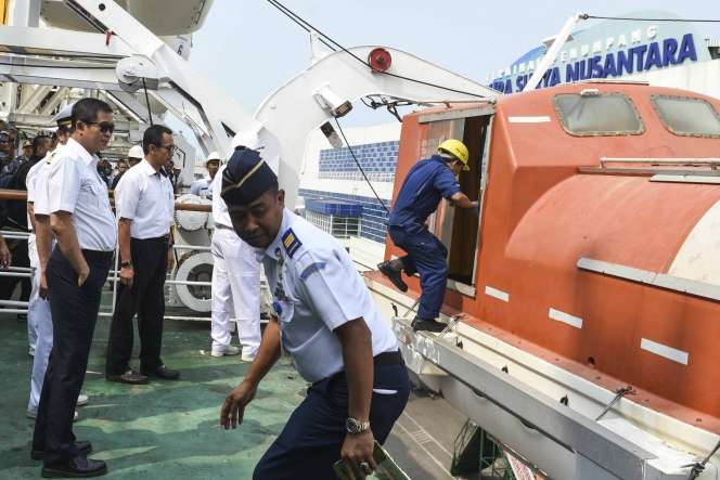 Menteri Jonan Tinjau Kesiapan Mudik di Darat dan Laut